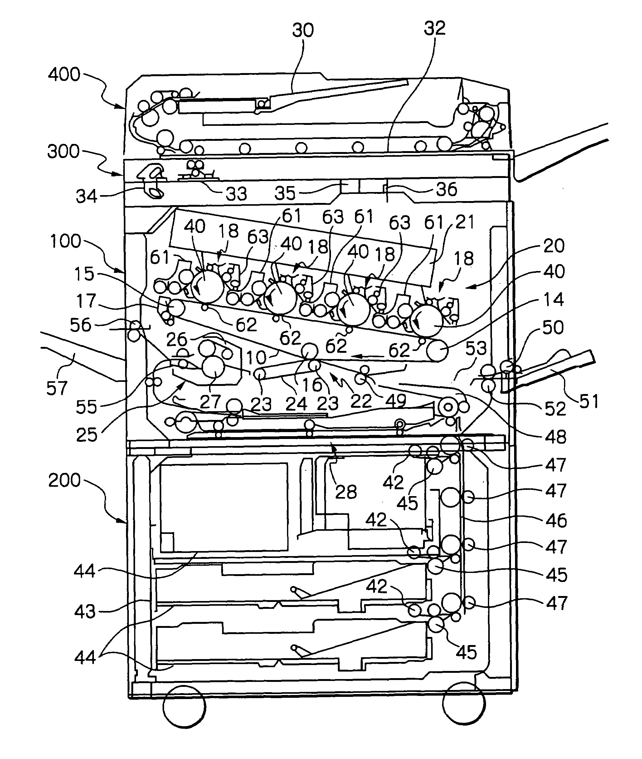 Tandem image forming device having a side-by-side arrangement of image forming sections