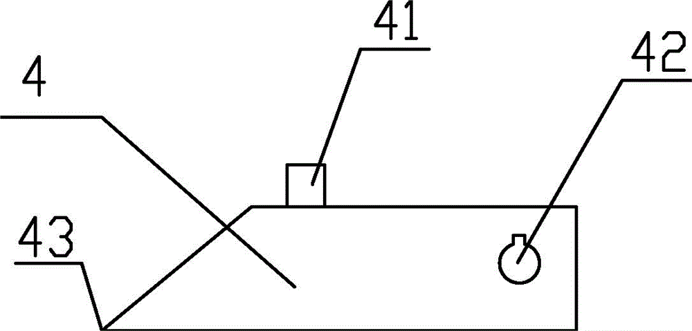 Scraper device for concrete brick pallet