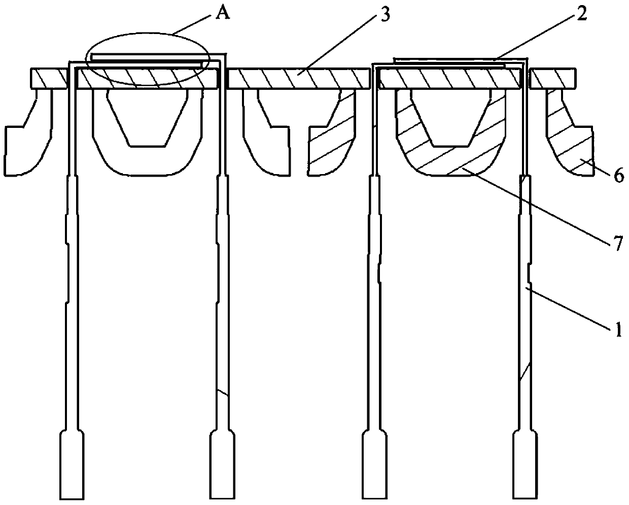 A soft pack battery module connection structure