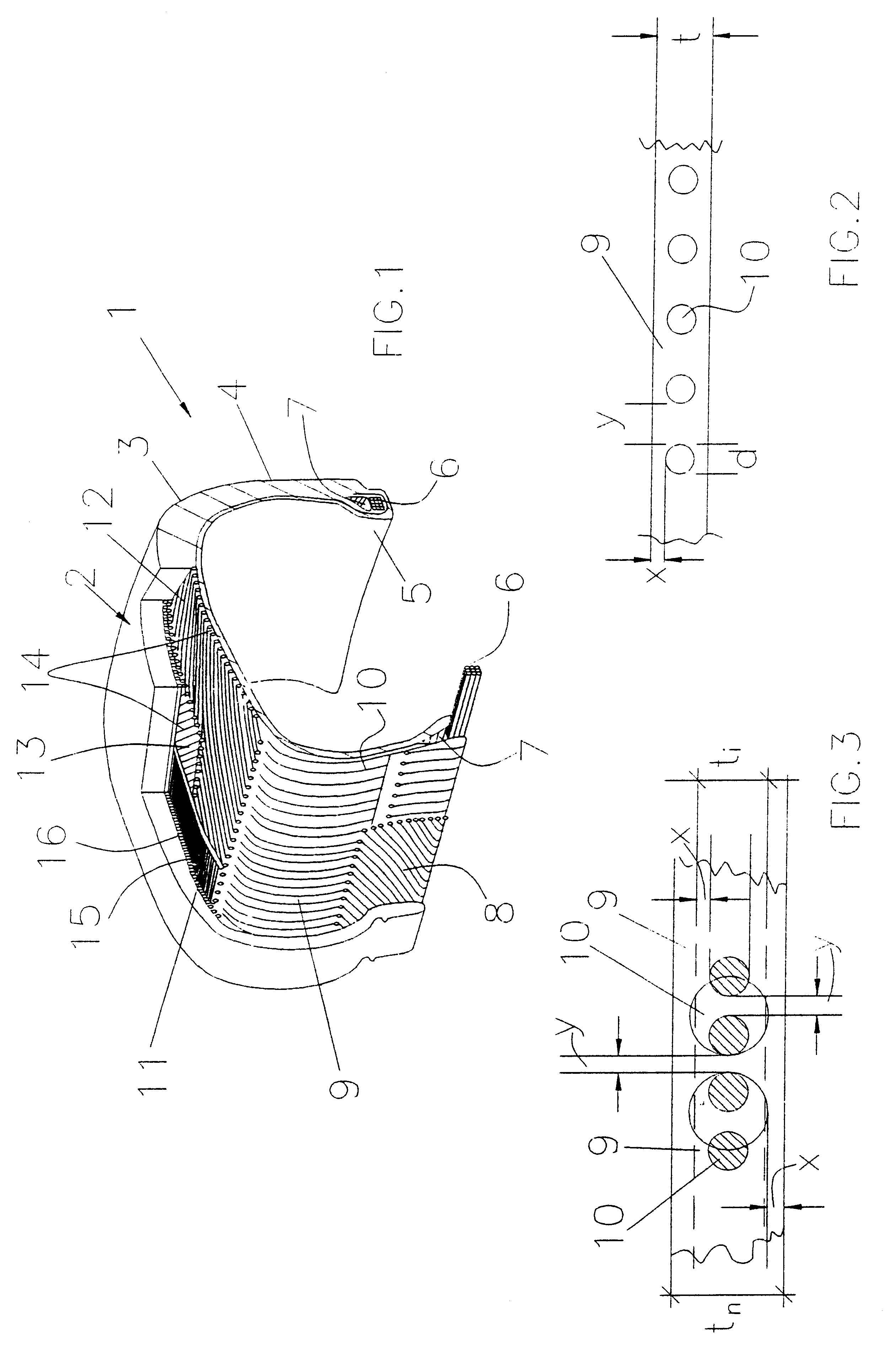 Pneumatic tyre with specified reinforcing fabric