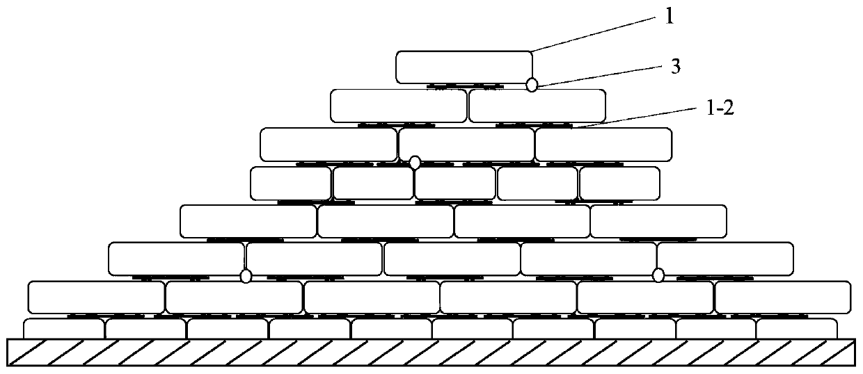 A sand dune slope regreening device and a sand dune slope regreening method