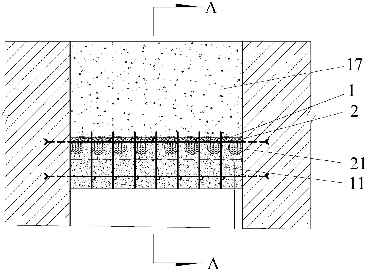 Mine underground tailing water in-situ processing method and retaining wall capable of being filled by osmotic response