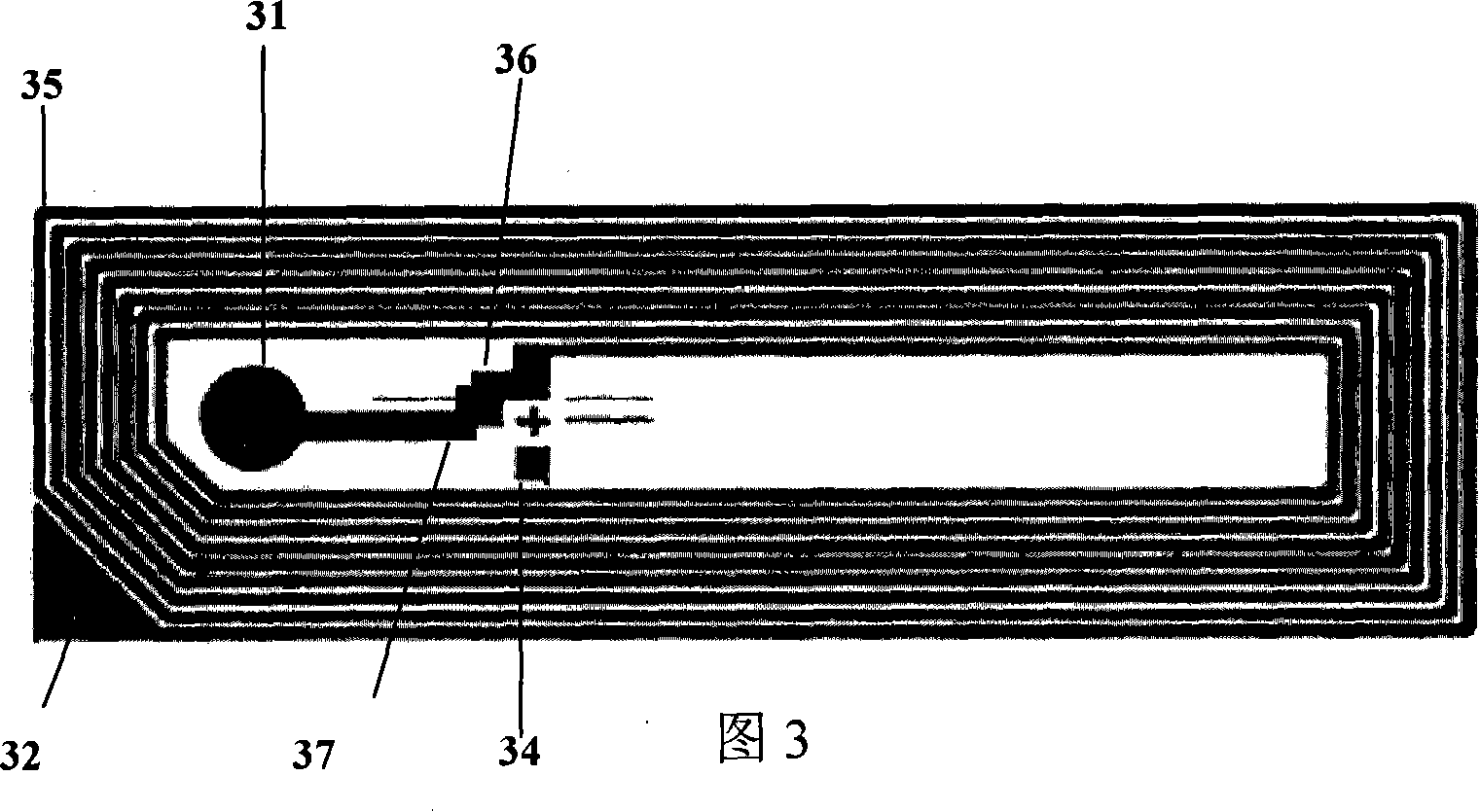 RFID wash clothes label and antenna matching property design method thereof