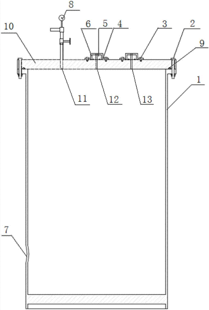 Pressure relief type deepwater environment simulated explosion testing device