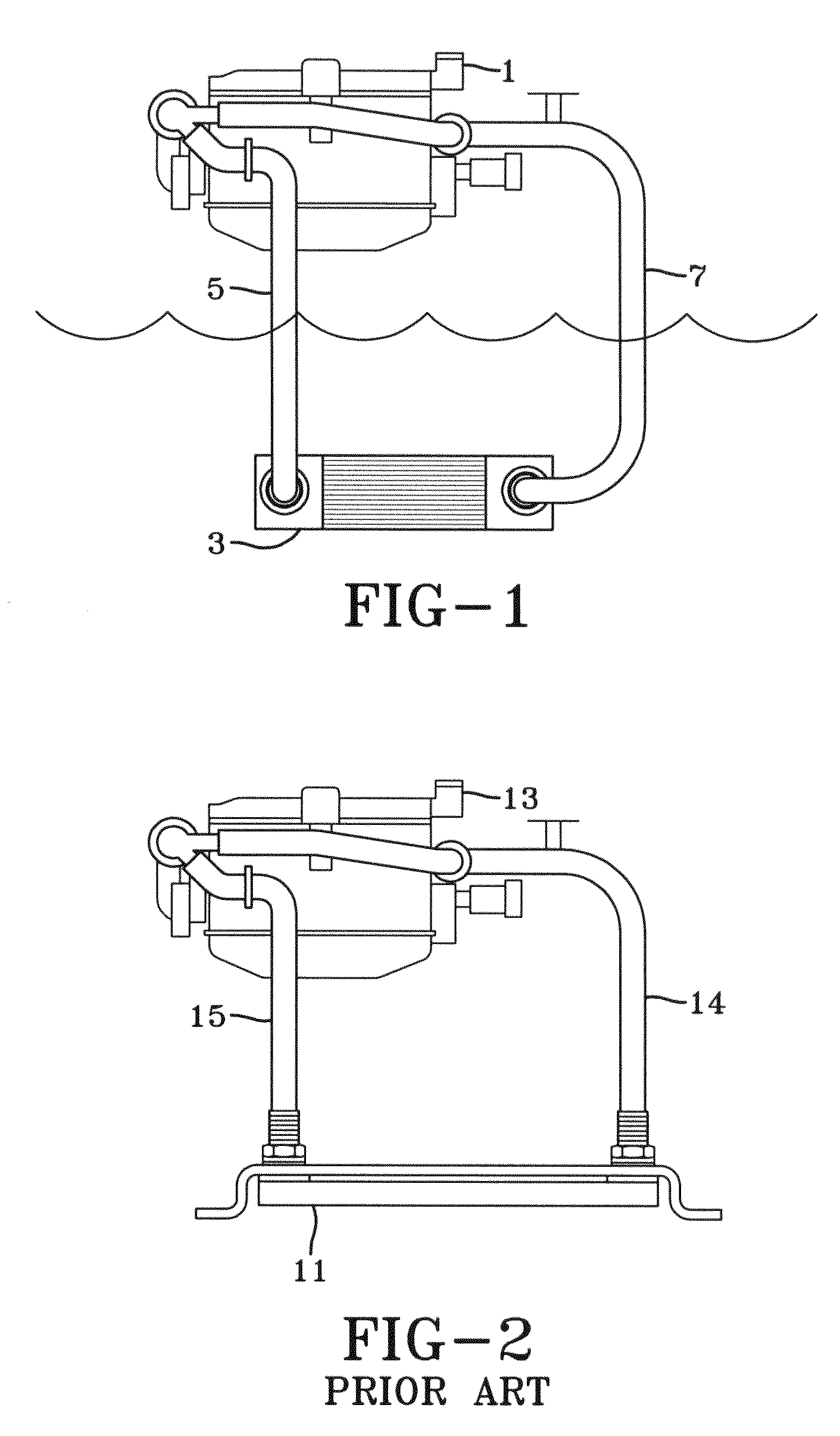 Keel cooler with fluid flow diverter