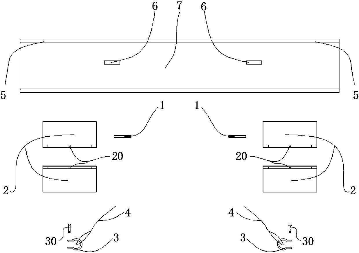 Curtain wall hoisting device