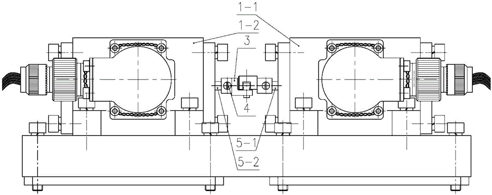 Double-main-control-valve integrated jet pipe servo valve