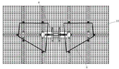 Auxiliary centering device for automatically producing sheet metal in stamping mode