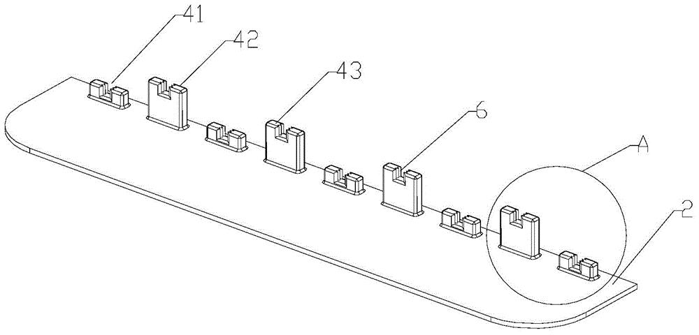 Skin wound closing device