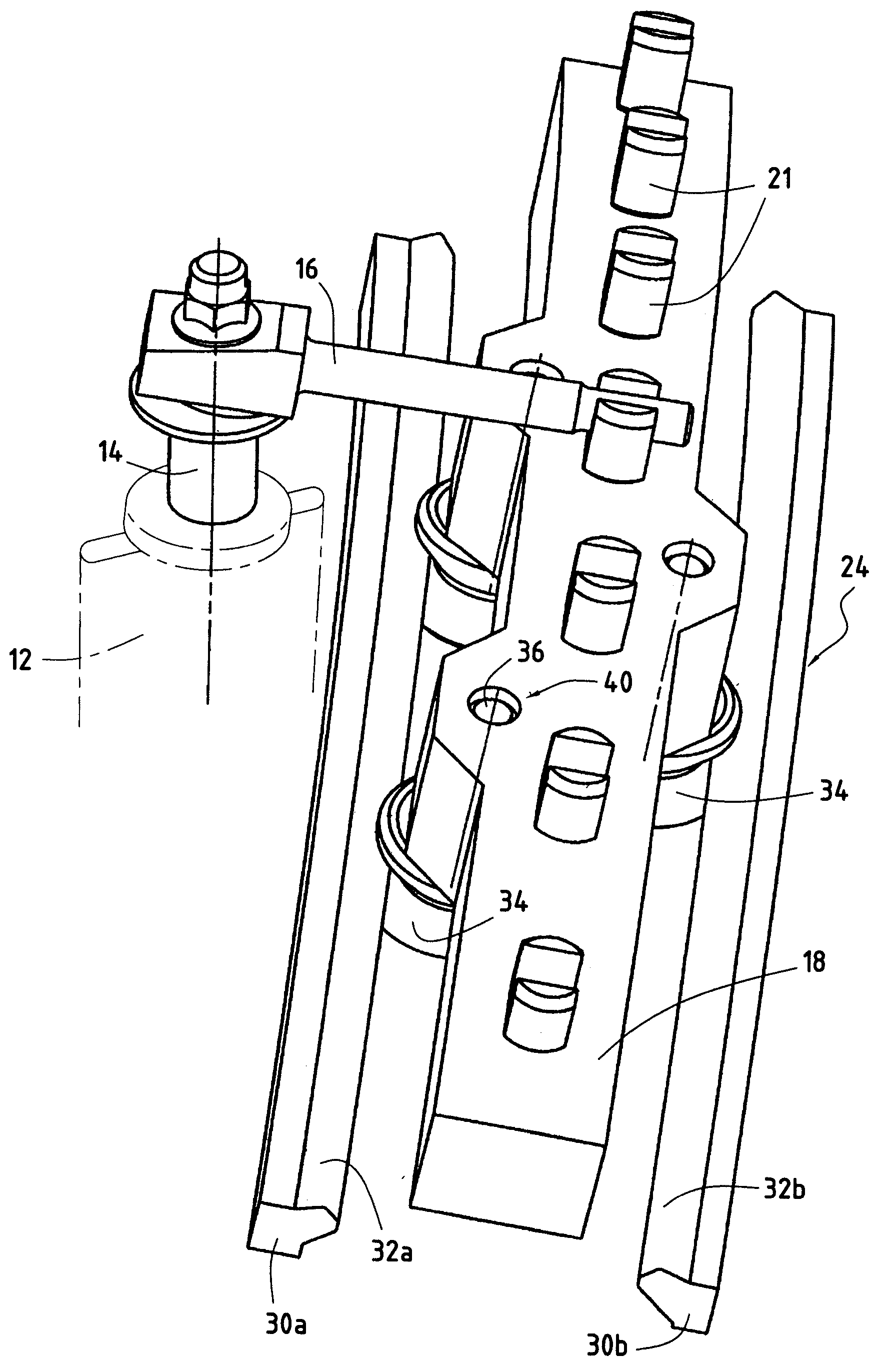 Turbomachine stator including a stage of stator vanes actuated by an automatically centered rotary ring