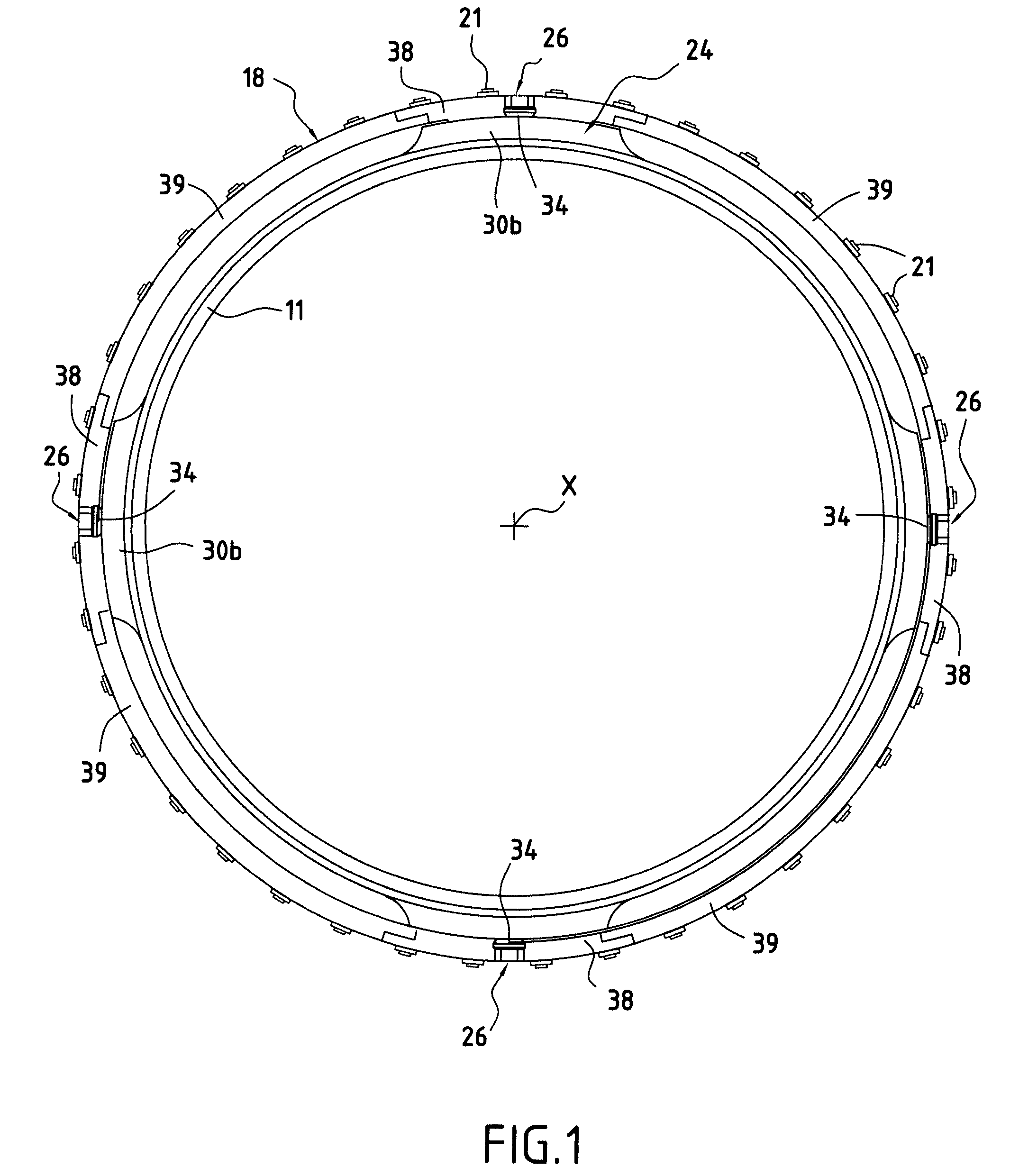 Turbomachine stator including a stage of stator vanes actuated by an automatically centered rotary ring