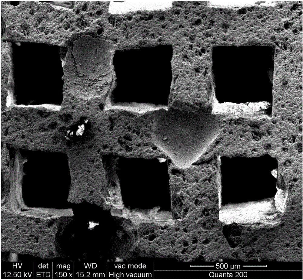 Three-dimensional connected honeycomb porous calcium phosphate ceramic artificial bone material and preparation method thereof