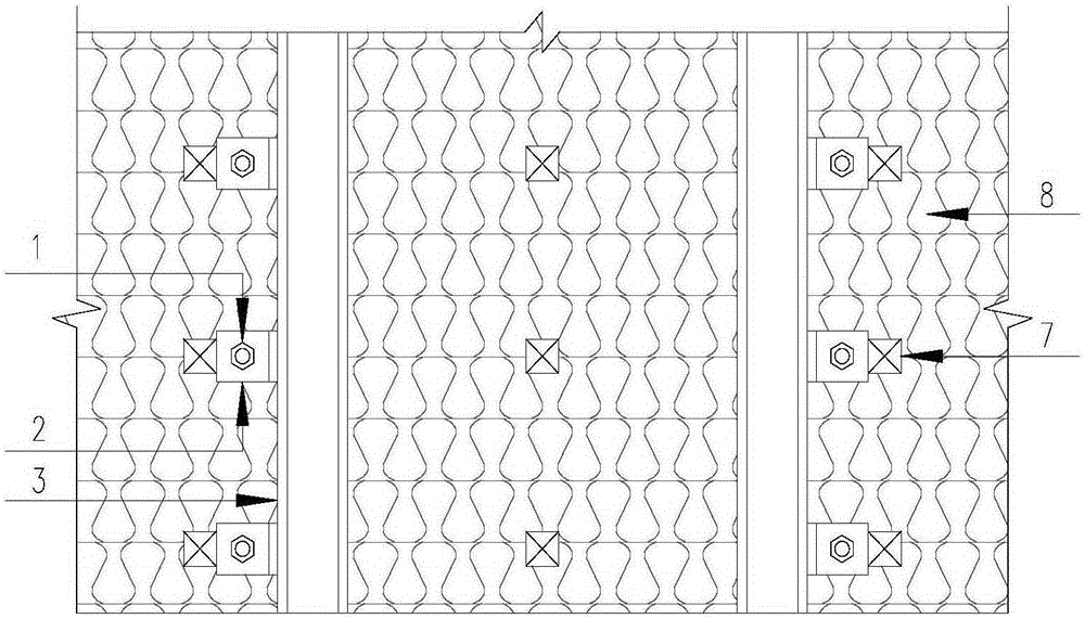 Packaging structure of exposed guide rails of fireproof roller shutter door