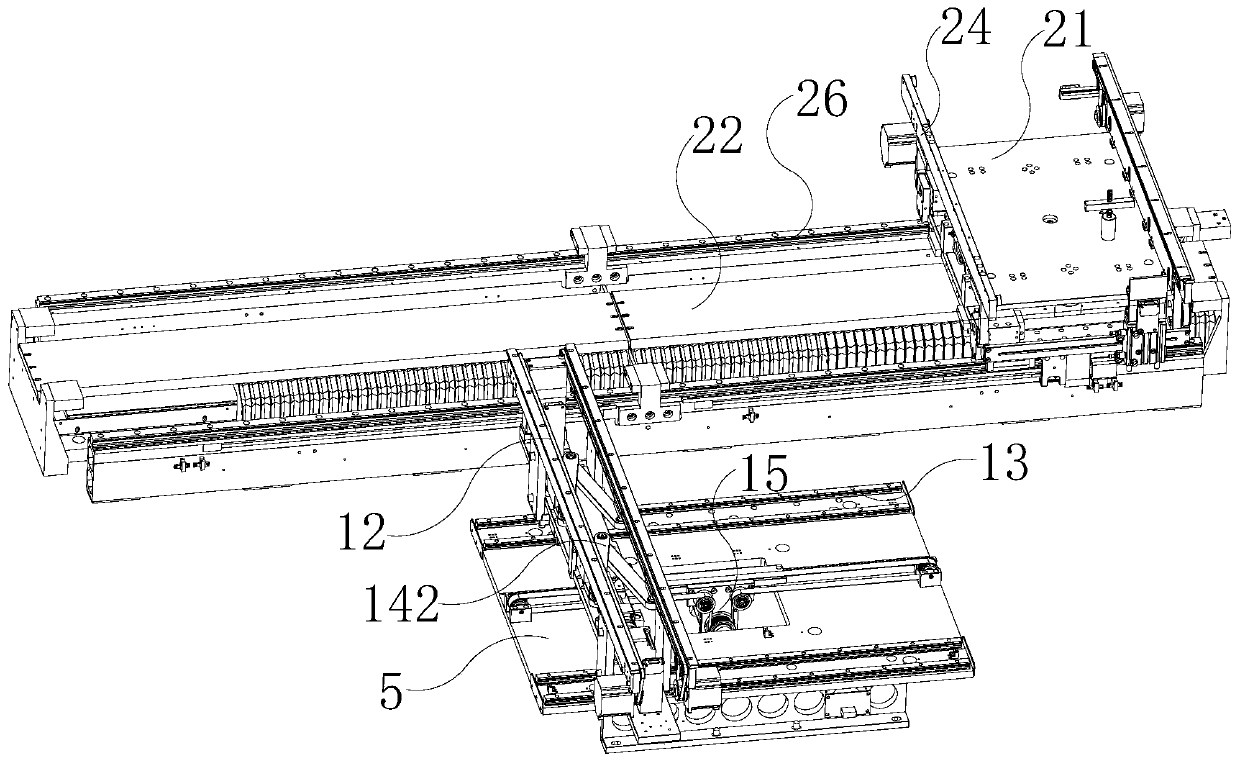 Bidirectional conveying and board feeding mechanism