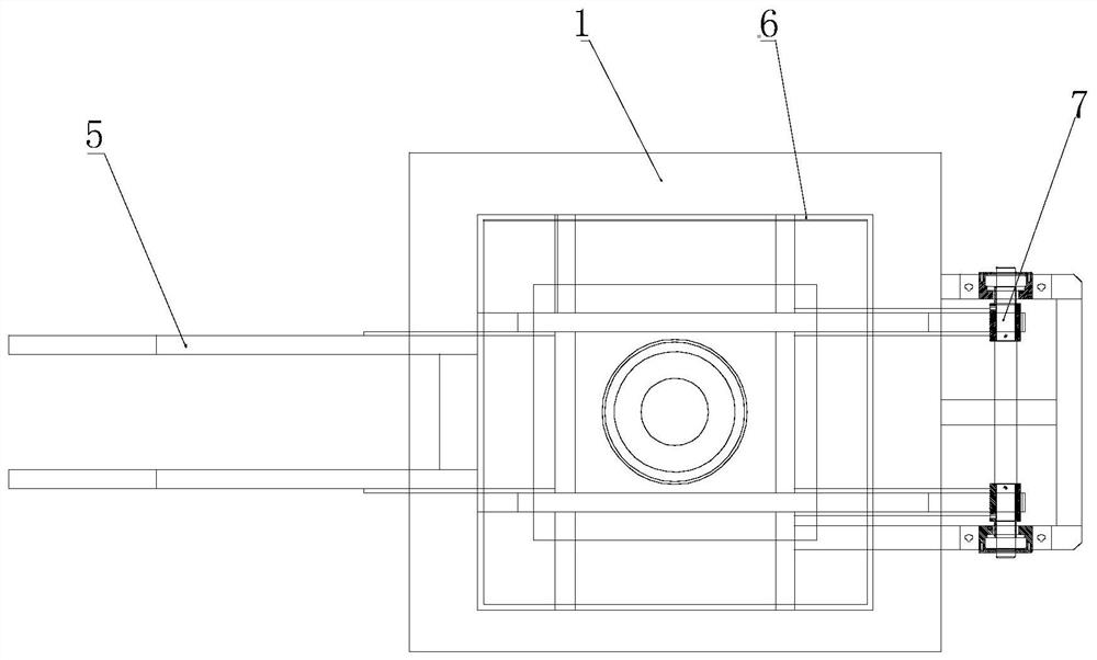 Feeding device with feeding vehicle linked with receiving tower cover