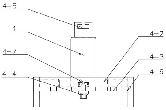 An automatic centering adjustment system of an engine stand