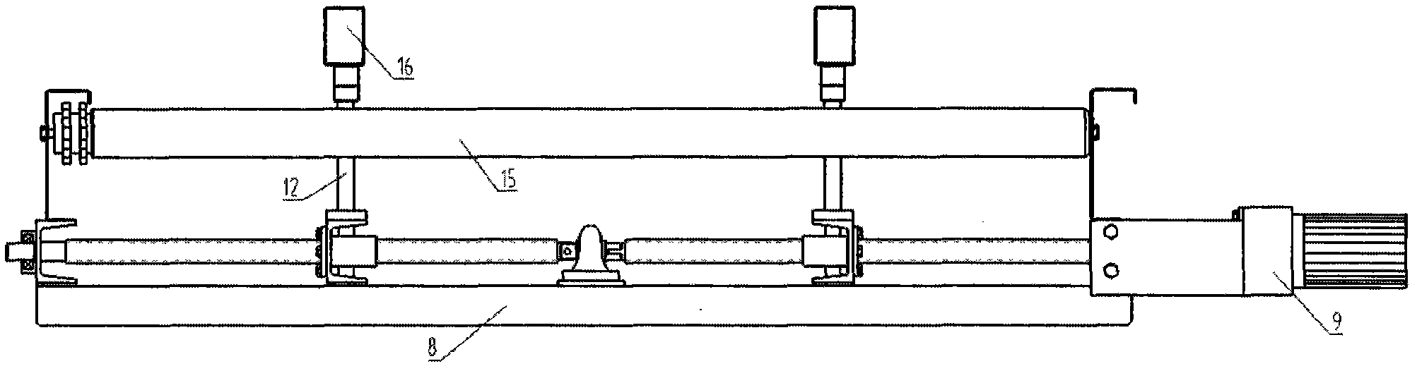 Cargo deviation correction device for roller conveyor