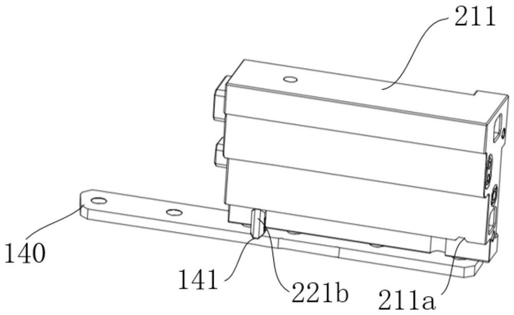 Positioning mechanism for the inner r-angle of the formed product nozzle