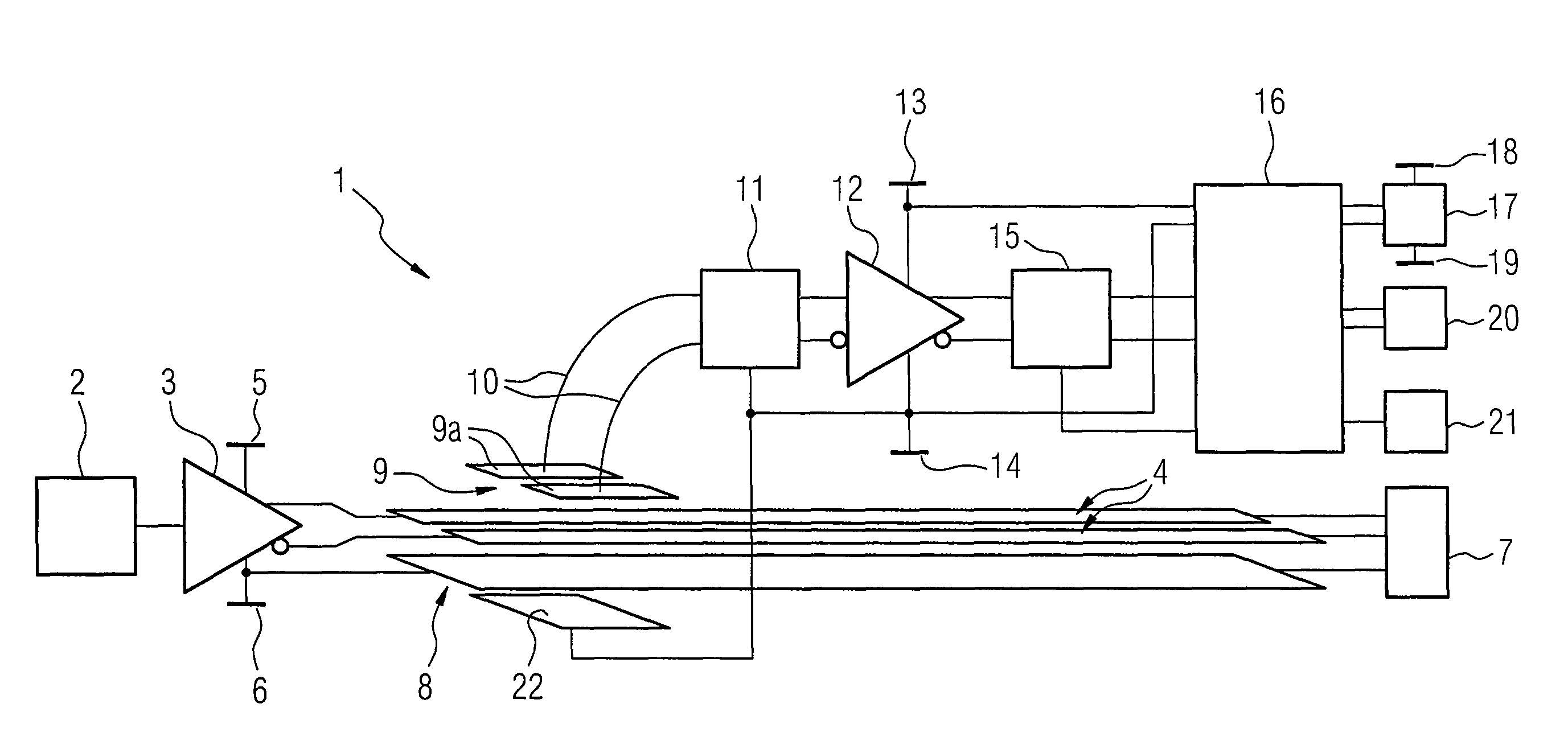 Contactless transmission of a differential signal between a transmitter and a receiver