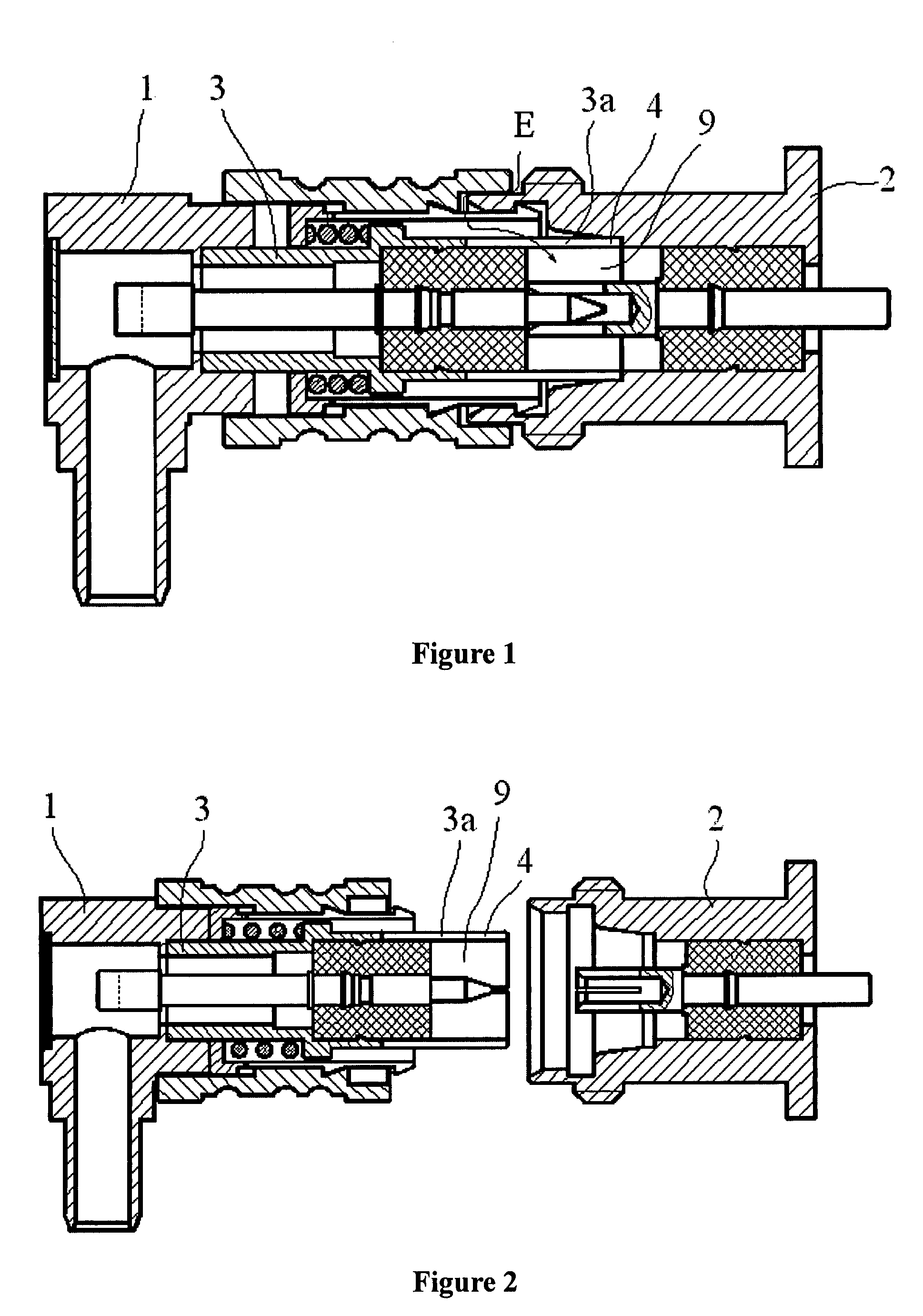 Airtight RF coaxial connector with self-locking by snap-fastening