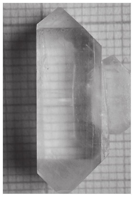 Method and device for preparing thiourea zinc sulfate crystals