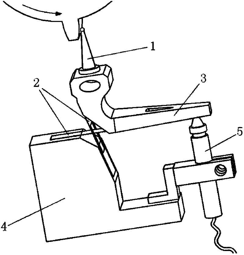 A device for micro-displacement direction conversion