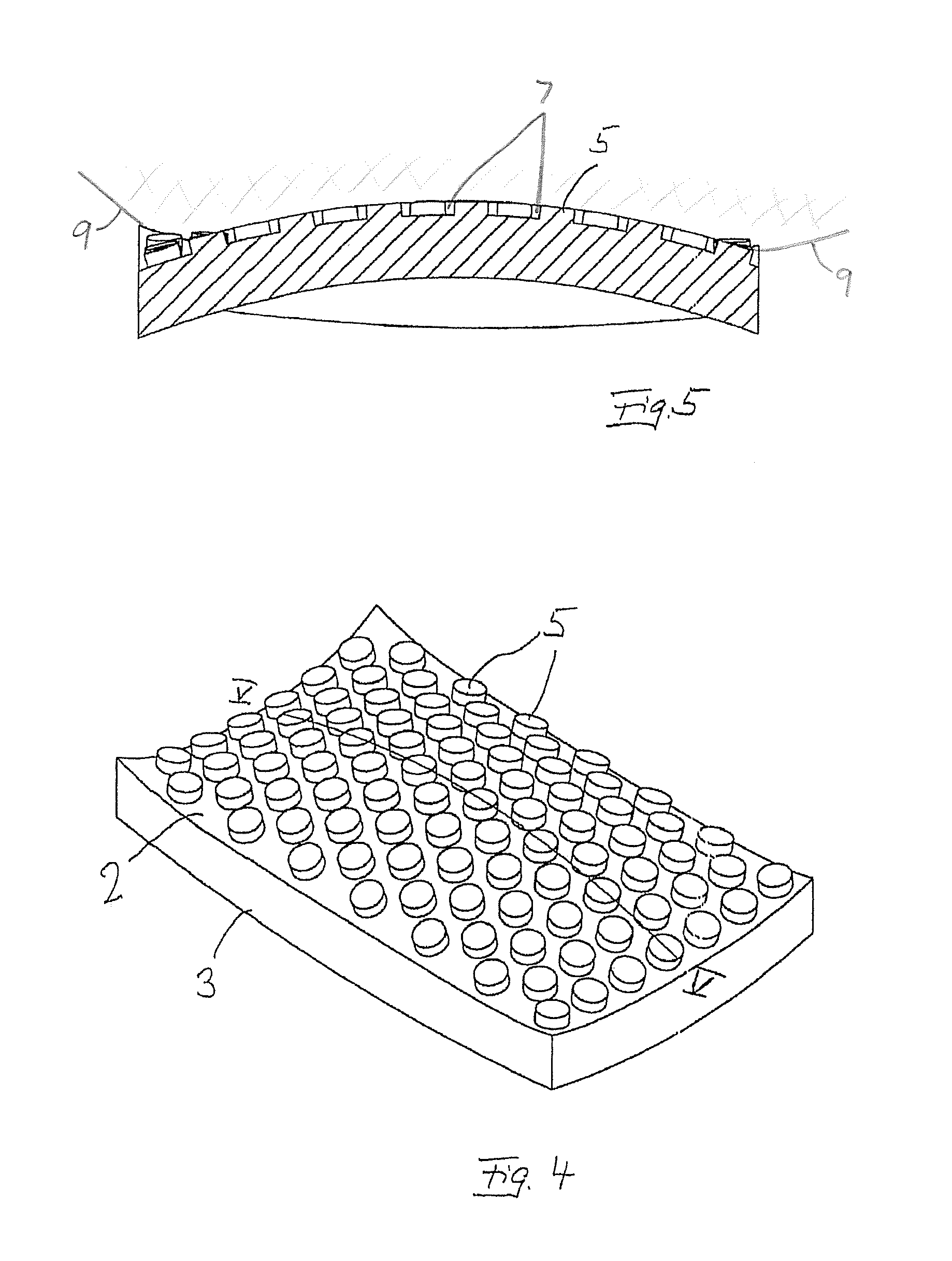 Electrode arrangement for a dielectric barrier discharge plasma treatment and method for plasma treatment of a surface