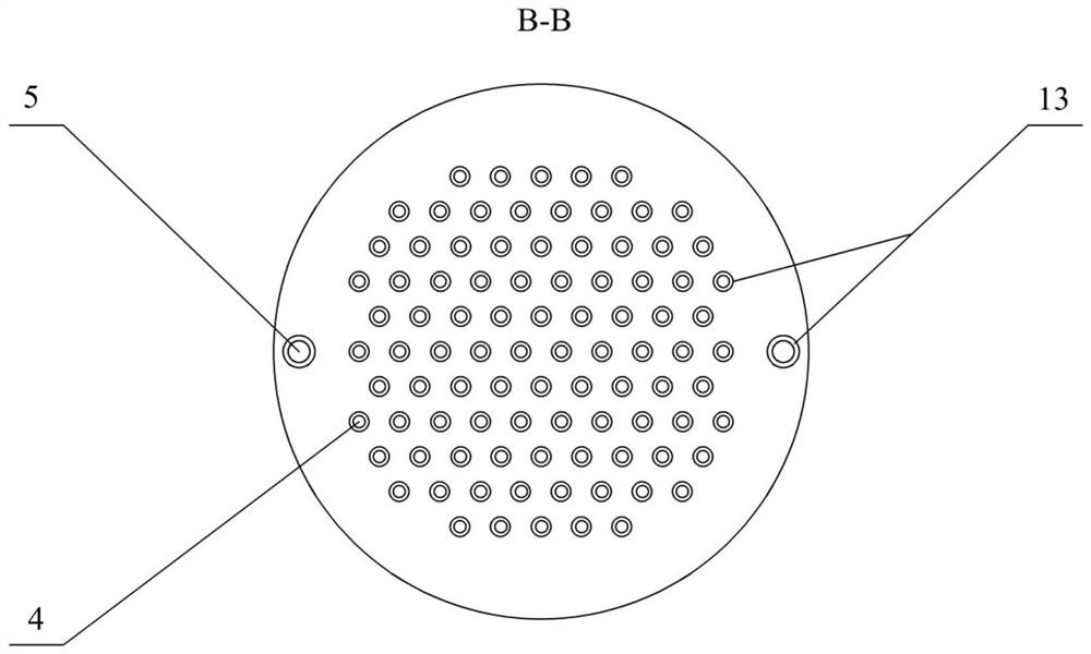 A parallel small-diameter heat pipe enhanced heat exchange device for recovering waste heat of medium and low temperature flue gas and its preparation method