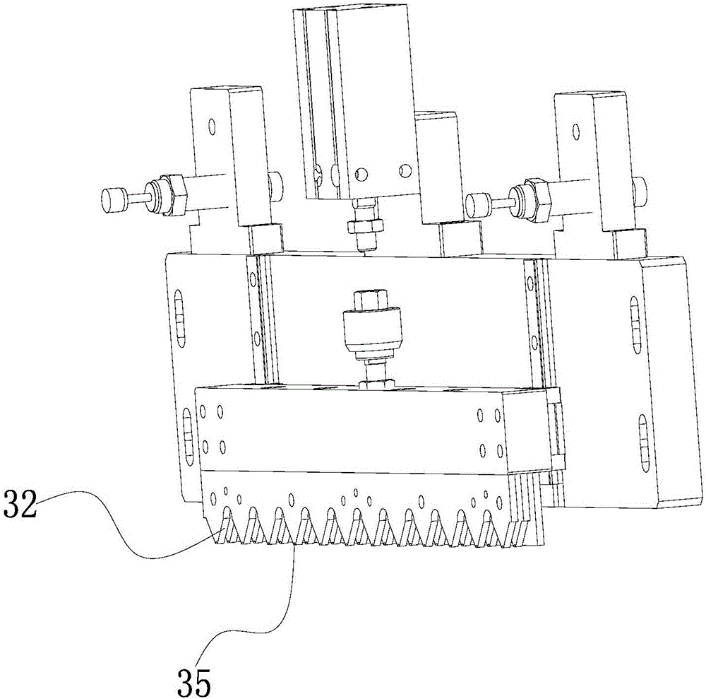 Device for assembling catheter of vein detained needle