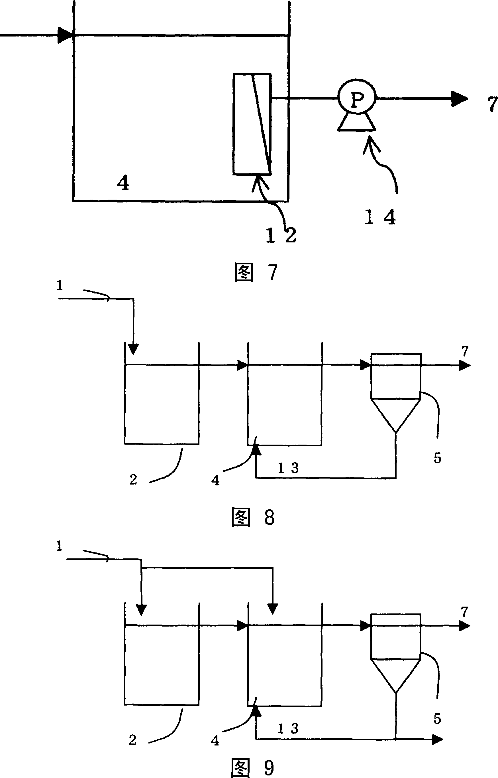 Method of wastewater treatment with excess sludge withdrawal reduced