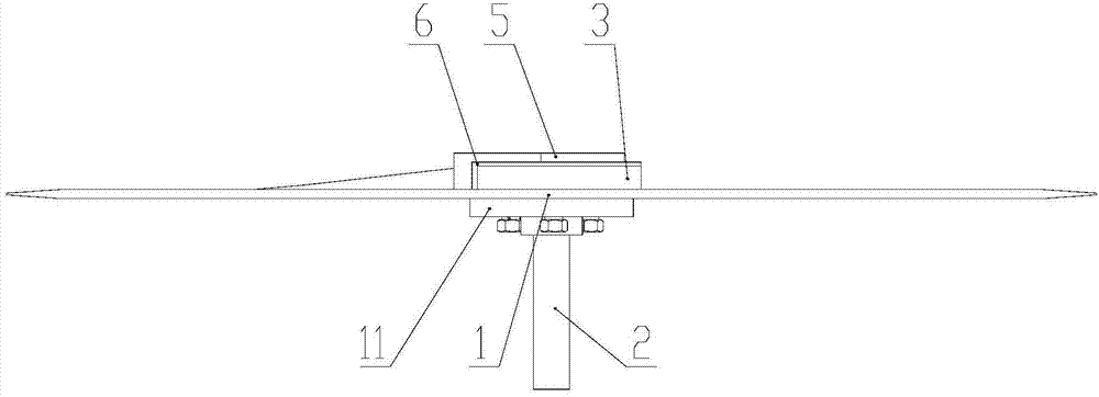 Converse speed-difference follow-up wedge-shaped shovel type apparatus for cleaning weeds and soil on disc surface