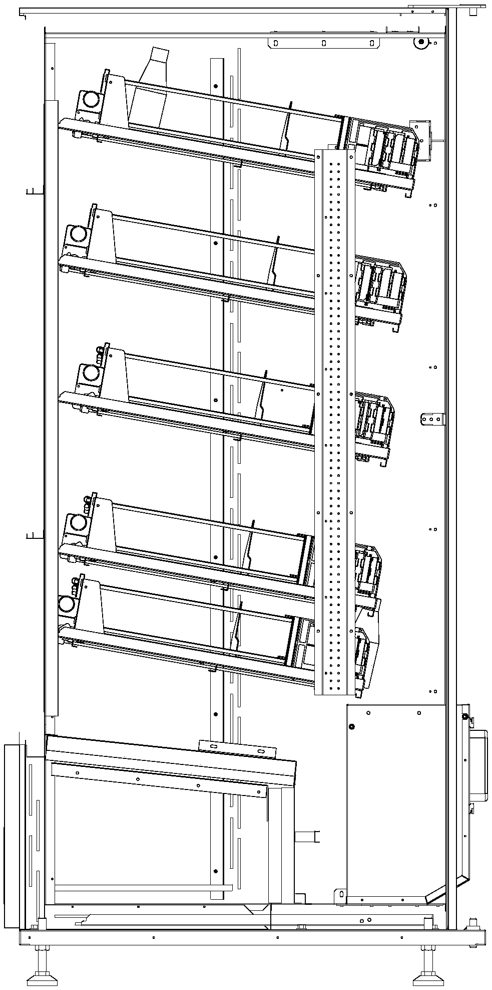 Elastic clip type vending machine discharging device and method