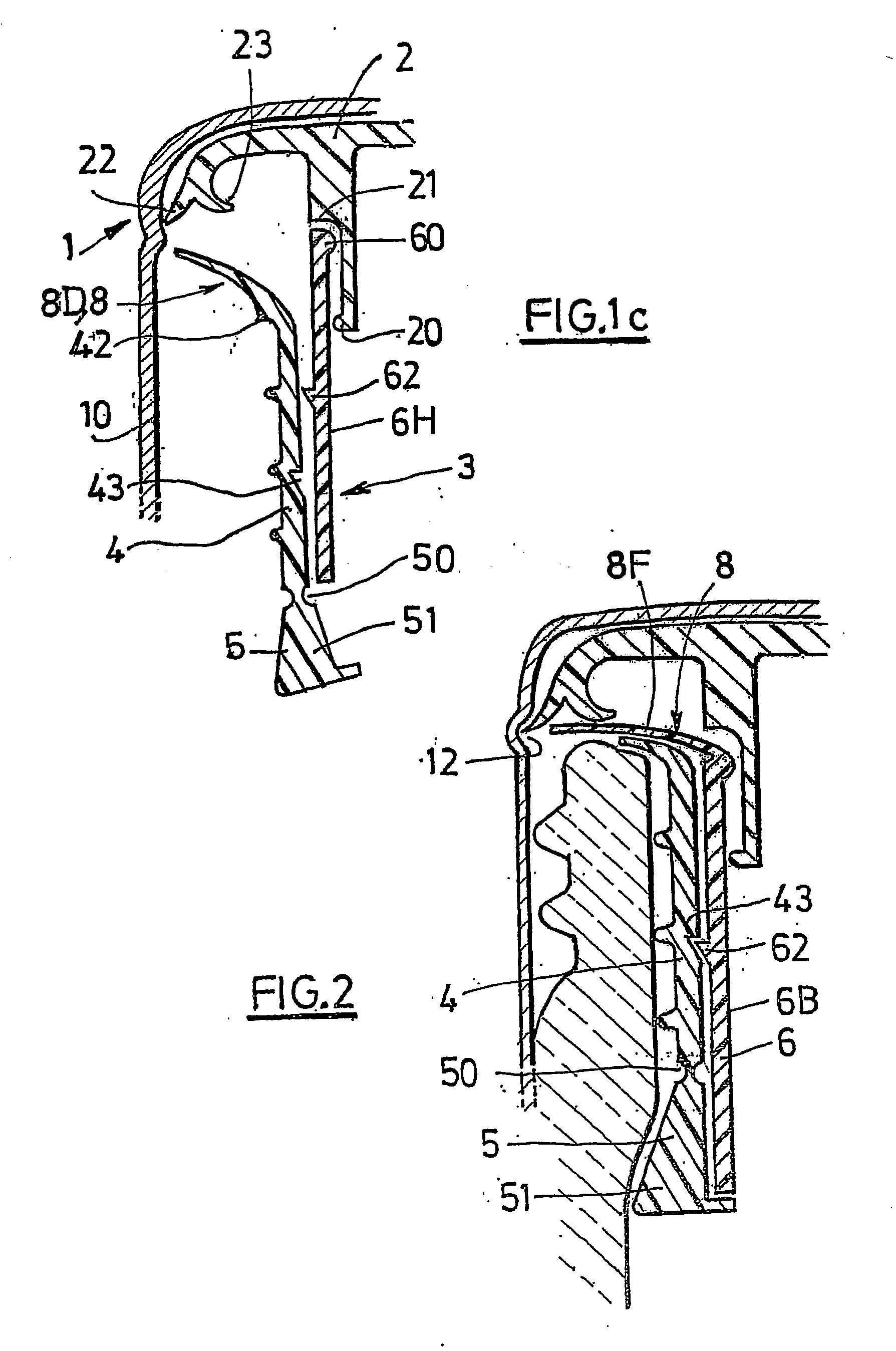 Pourer with improved locking and cap equipped with same