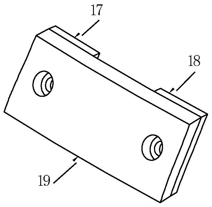 A transition plate structure suitable for independent remote operation of the first wall of the divertor