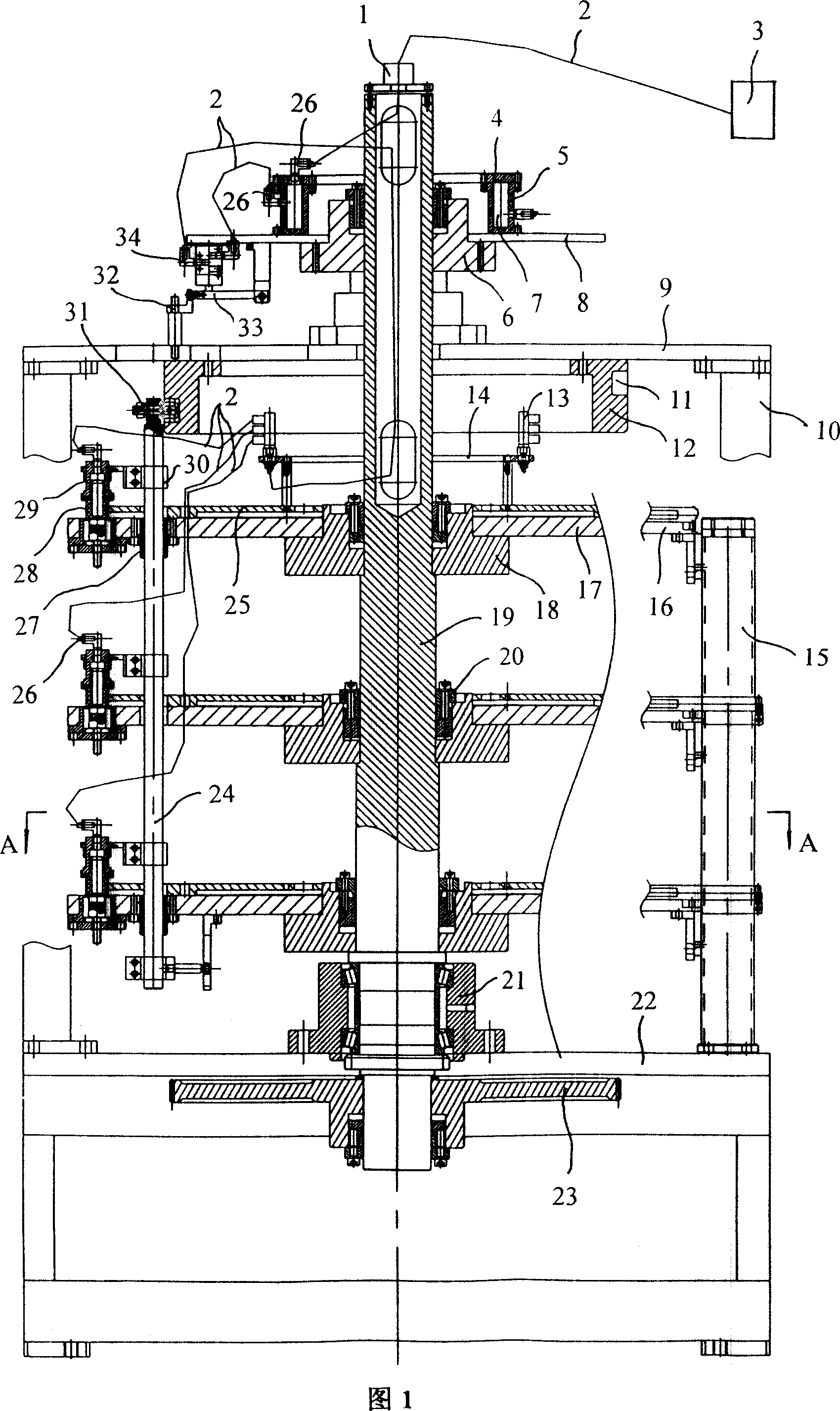 Alkaline dry battery electrolyte vacuum absorption device