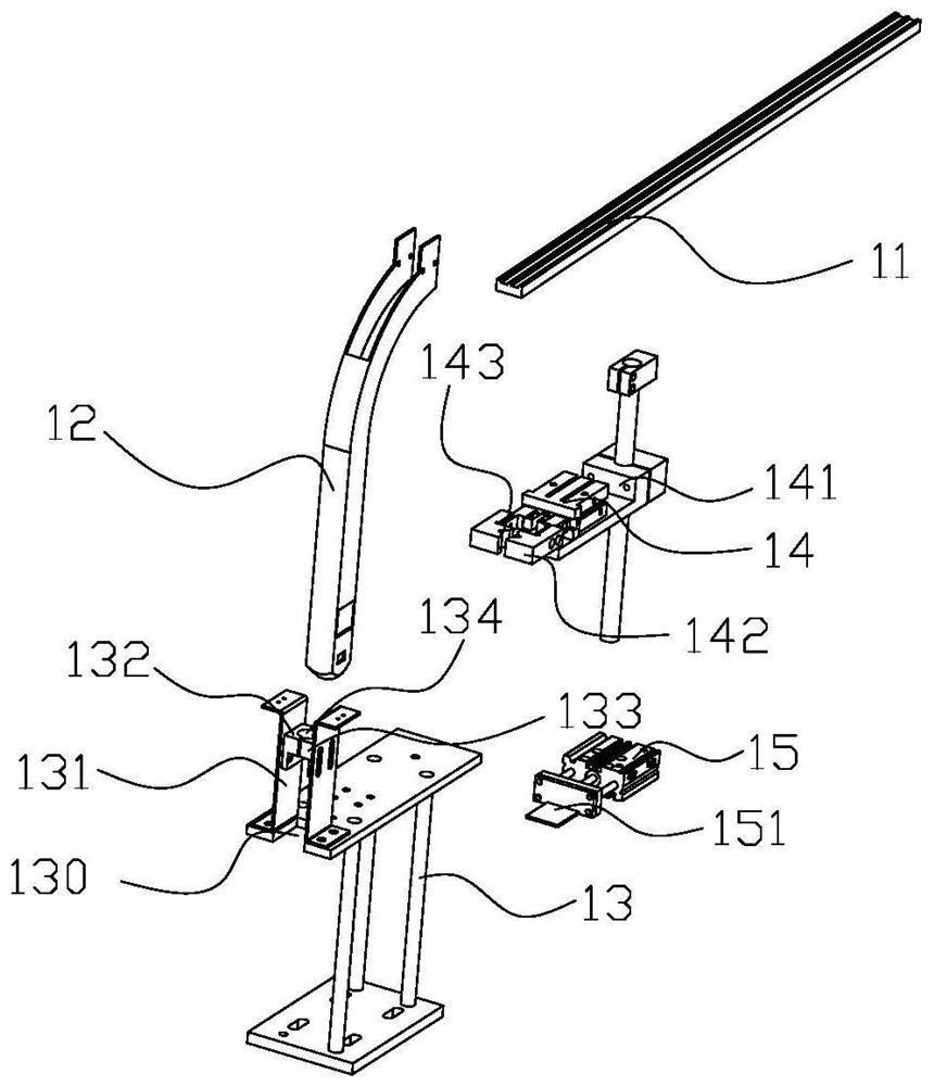 Spraying device and spraying method for automobile tail throat production