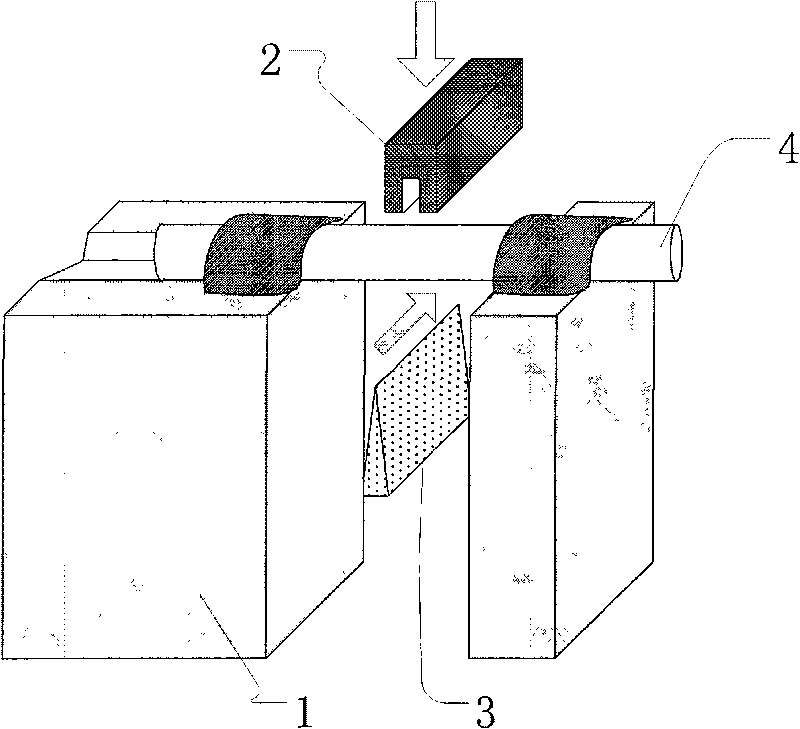 Cutting device of high-precision optical fiber length and cutting method thereof