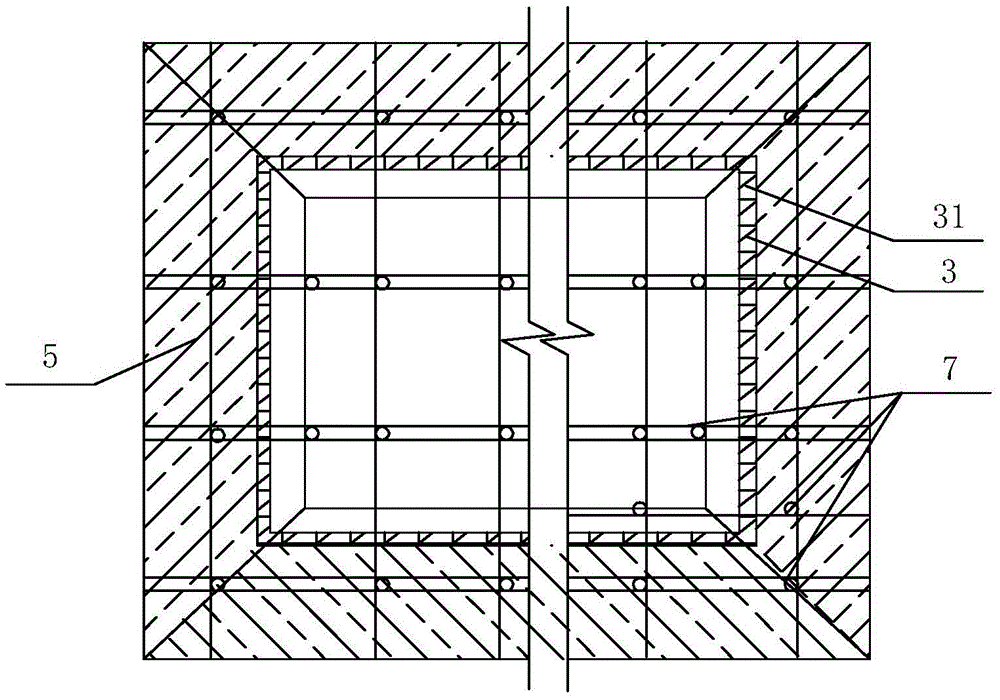 A formwork system and formwork pouring and tamping construction method suitable for large-scale deep groove pit and steep slope surface cushion