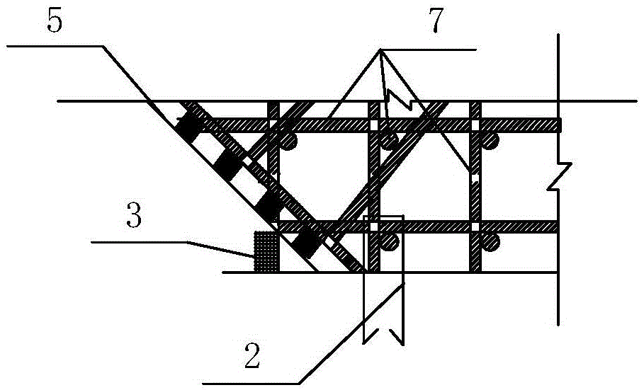 A formwork system and formwork pouring and tamping construction method suitable for large-scale deep groove pit and steep slope surface cushion