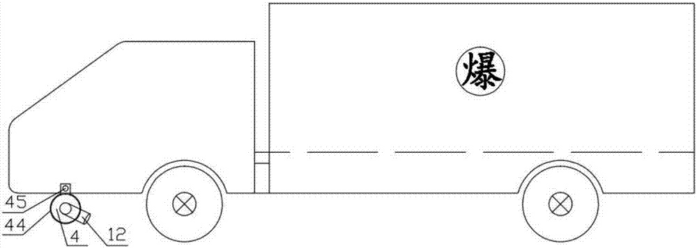 Exhaust pipe realizing fire prevention through cooling, for hazardous material transportation vehicle