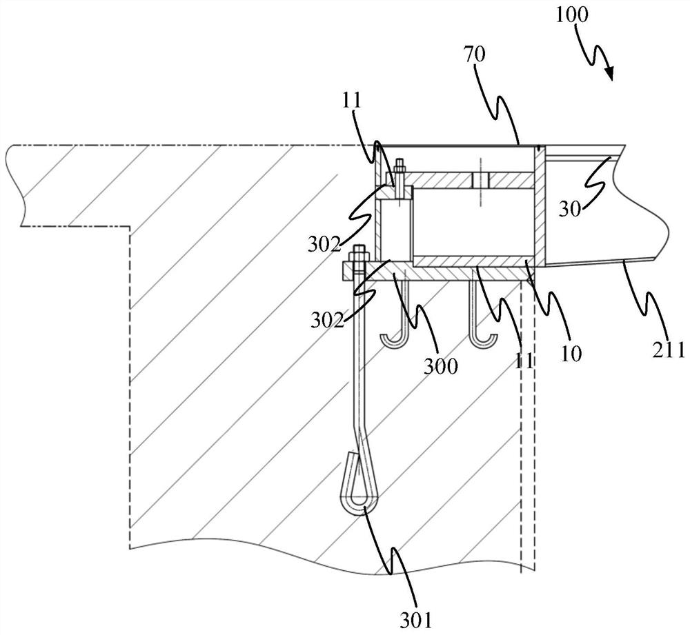 Cover plate device and pool type reactor with same