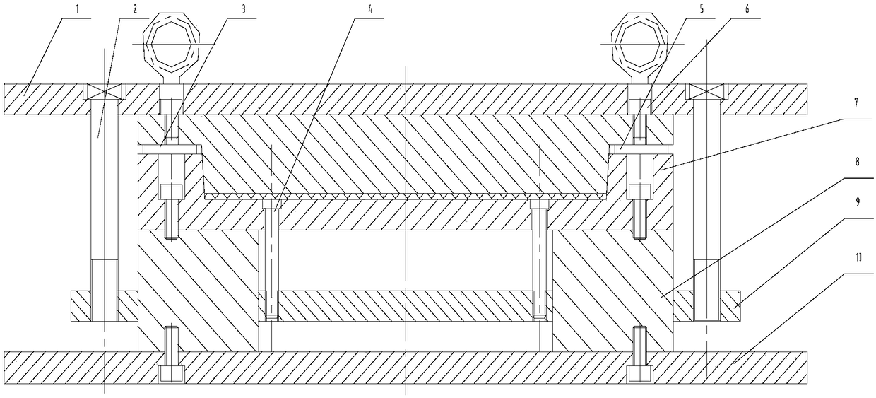 Universal compression moulding mould for forming flat plate type composite material components with large sizes and different thicknesses