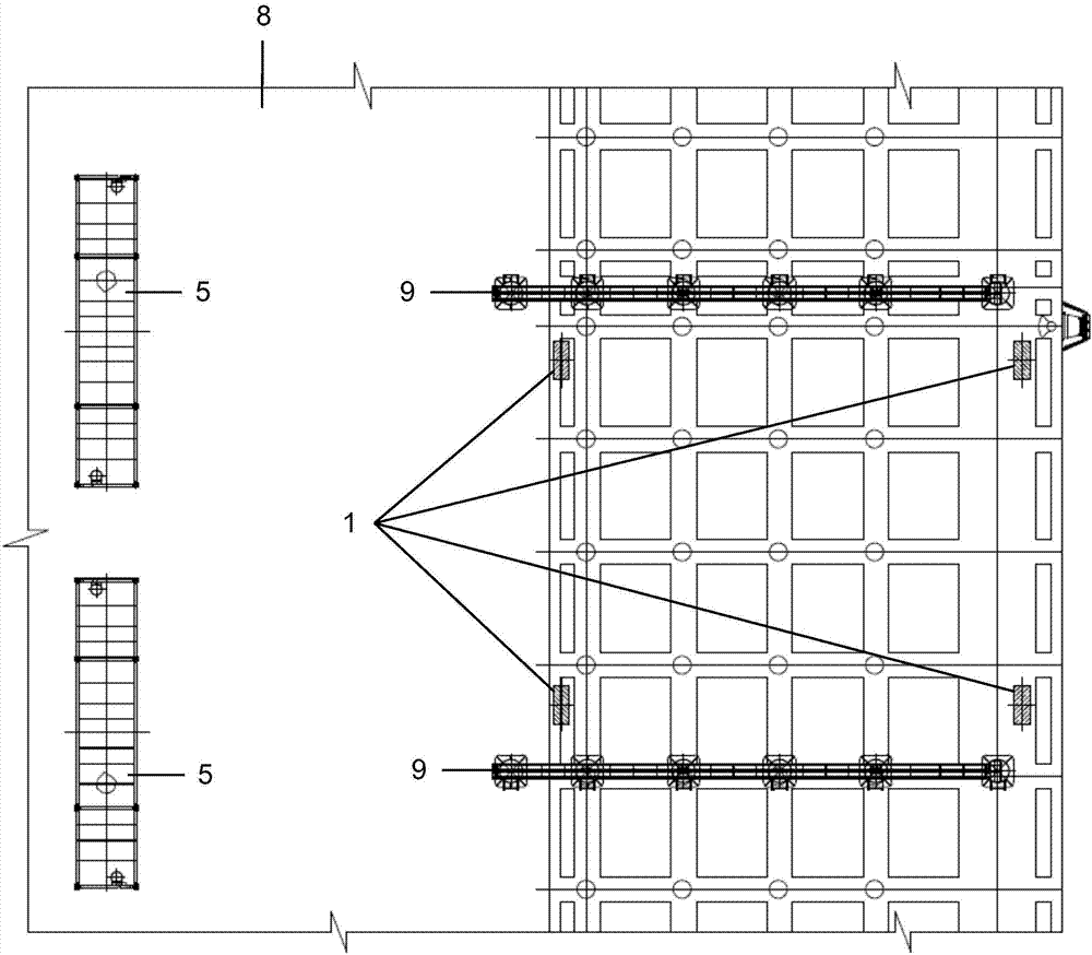 Ship unloading method of bridge crane at shallow water wharf