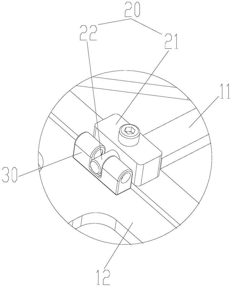 Material pressing device and edge sewing machine with same