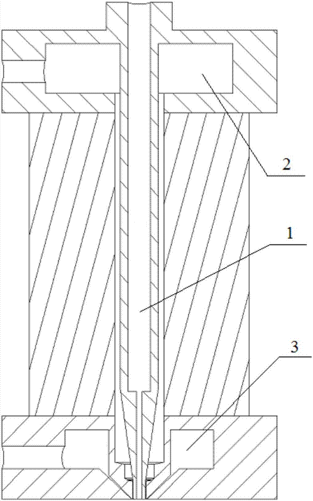 Three-layer water-containing capsules and preparation method thereof