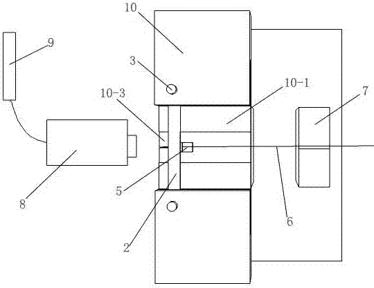 Device for preparing polarization-maintaining fiber array and method of using the same