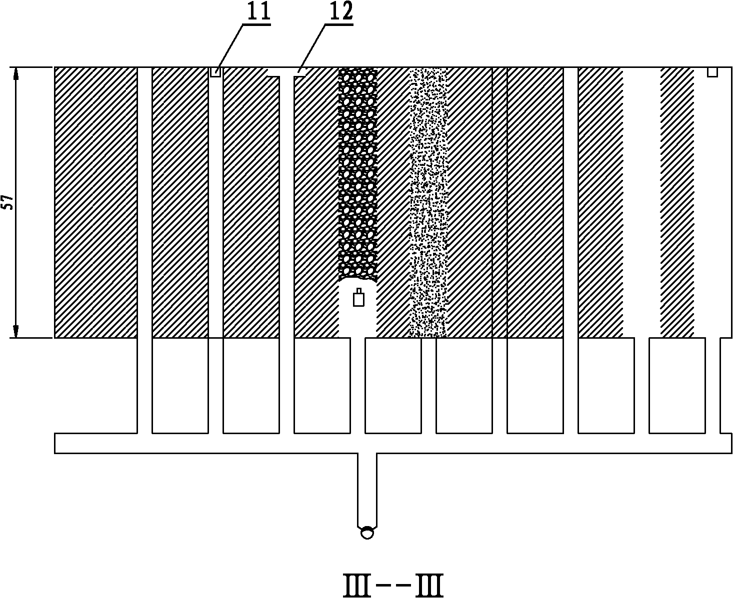 Fully-segmented presplitting squeezing primary-blasting mining method