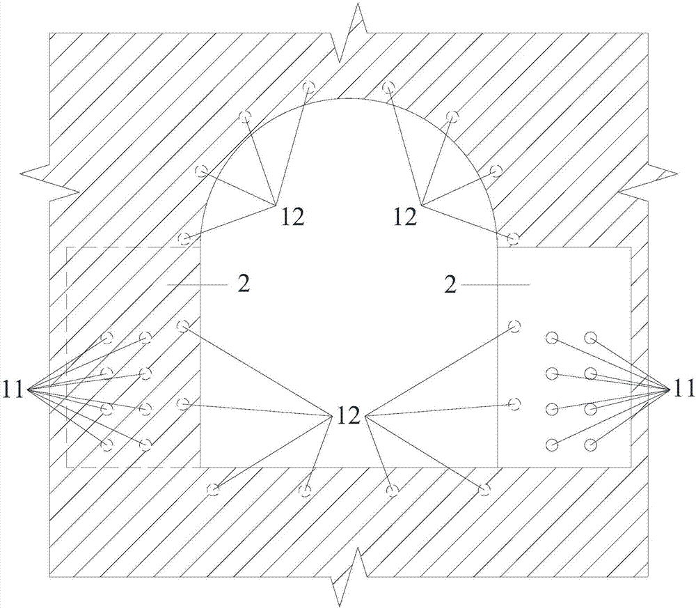 Intercepting method for gas gushing out during tunnel construction