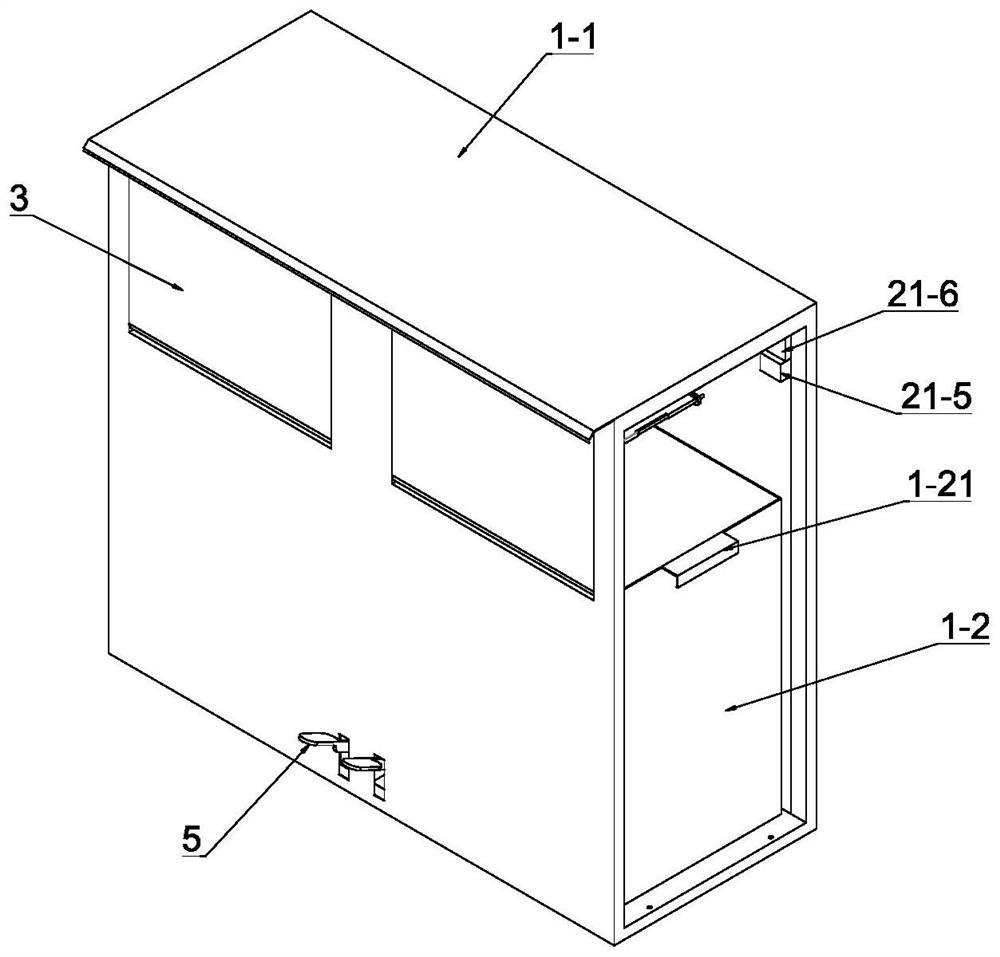 Side opening type material loading device capable of compressing materials and improving loading capacity