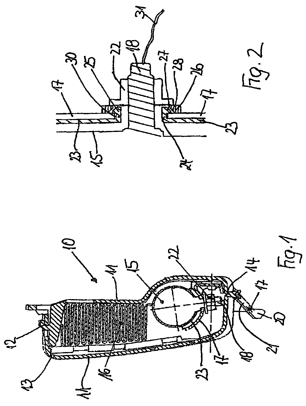 Electrically insulated fixing device for an airbag module